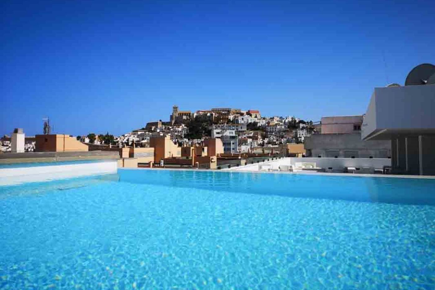 Town Holidays 2024/2025 Cheap Holidays to Town On the Beach