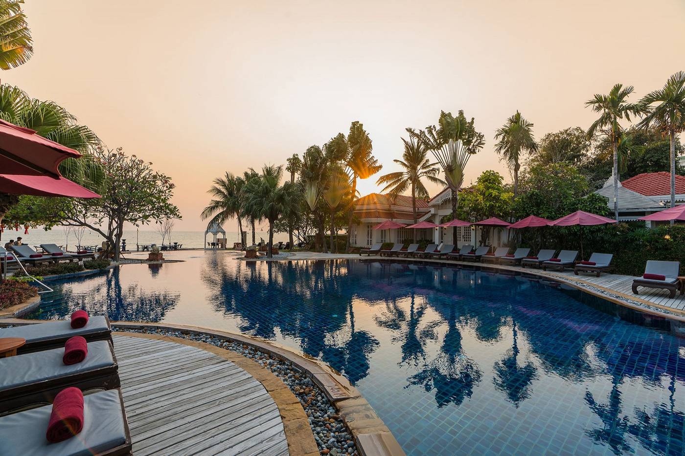 Hua Hin Holidays 2024 / 2025 OntheBeach.co.uk