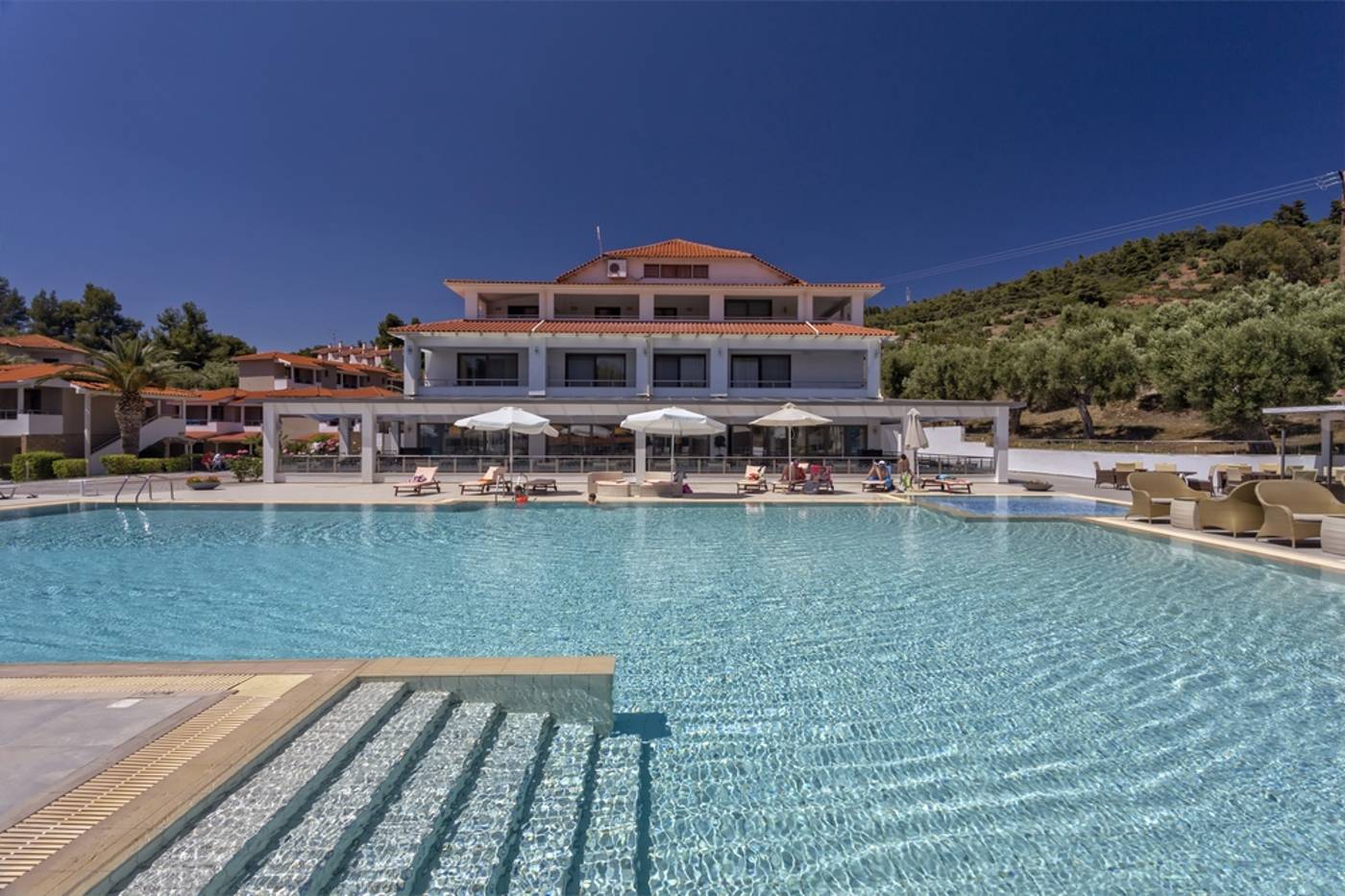 Lagomandra Beach Hotel