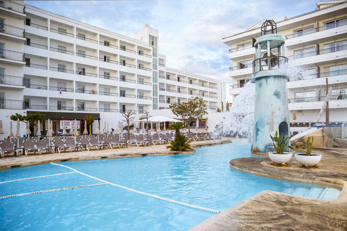 30 Degrees Hotel Pineda Splash