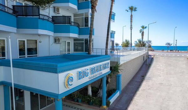Big Blue Sky Hotel - 14 of 19