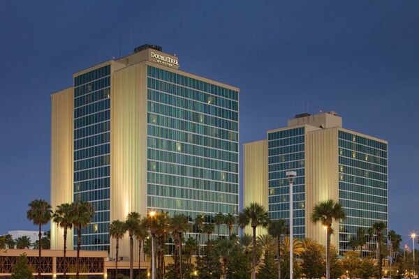 Doubletree Hotel at the Entrance to Universal Orlando - 4 of 12
