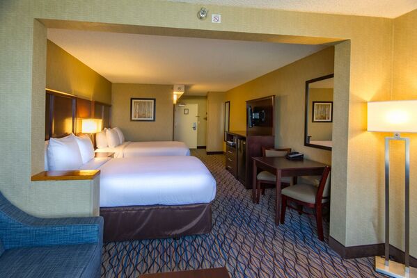 Clarion Hotel Anaheim Resort - 6 of 15
