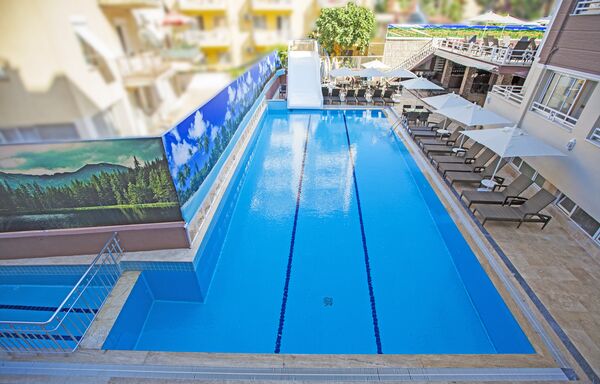 Comet Deluxe Hotel - 2 of 16