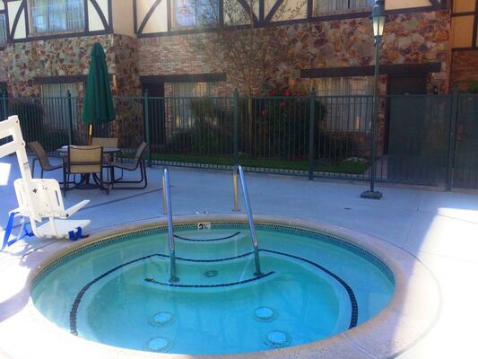 Anaheim Majestic Garden Hotel - 17 of 20