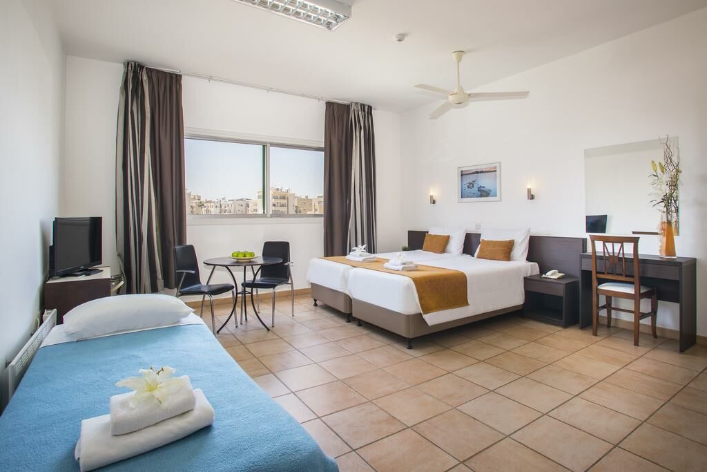 Отель Costantiana Beach Hotel Apartments Apts