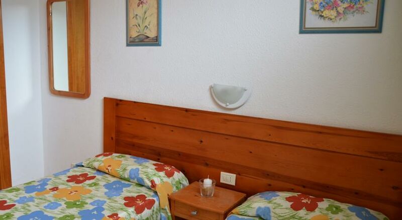 Los Cactus - Playa Del Ingles, Gran Canaria - On The Beach