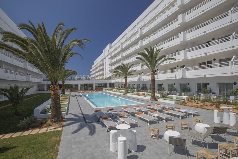 hm-martinique-magaluf-majorca-on-the-beach