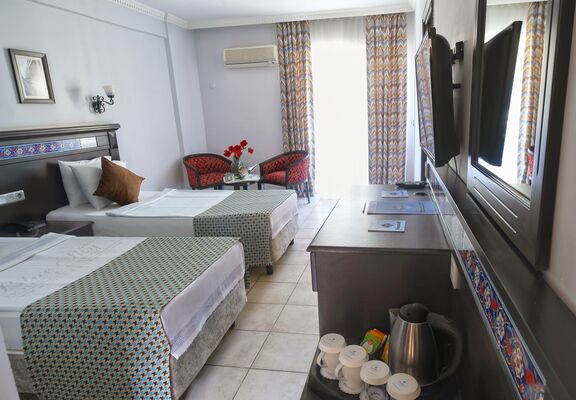 Big Blue Sky Hotel - 10 of 19