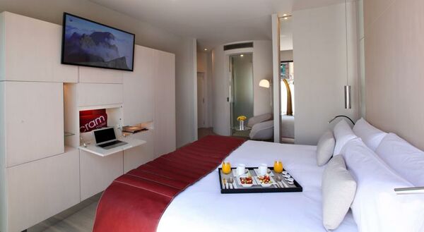 Cram Hotel - 4 of 12