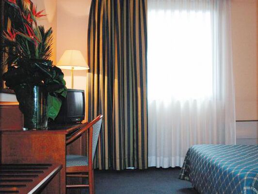 Hotel Zone - 4 of 7
