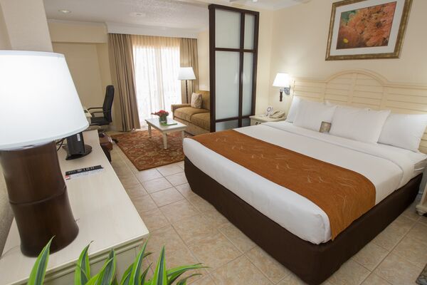 Comfort Suites Paradise Island - 4 of 30