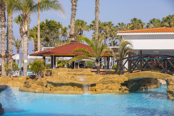 leonardo-cypria-bay-paphos-on-the-beach