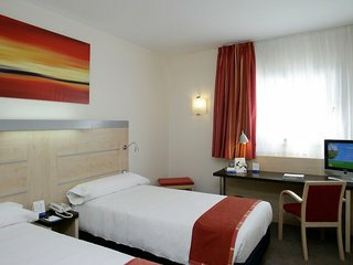 Express By Holiday Inn Madrid-Airport - 5 of 9