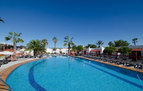 Castillo Beach Club - Caleta De Fuste, Fuerteventura - On The Beach