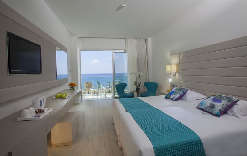 King Evelthon Beach Hotel and Resort - Chloraka, Paphos - On The Beach