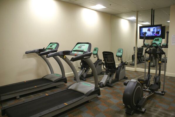 Clarion Hotel Anaheim Resort - 12 of 15