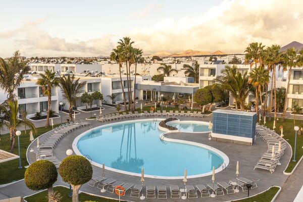 Oasis Lanz Beach Mate - Costa Teguise, Lanzarote - On The Beach