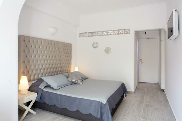 Daedalus Hotel - 7 of 11