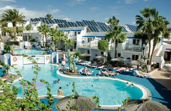 Parque Tropical Apartments - Puerto Del Carmen, Lanzarote - On The Beach