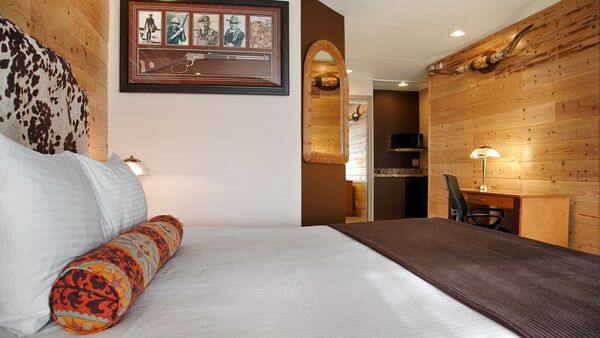 Best Western Plus Hollywood Hills - 2 of 10