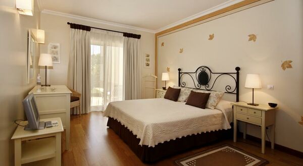 Encosta Do Lago - 4 of 15