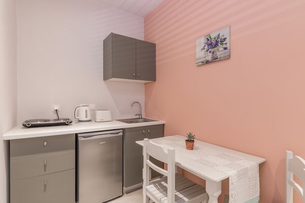 Dominoes Apartments - 7 of 13