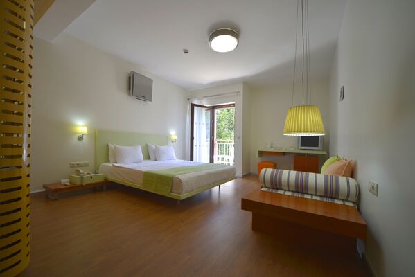 DoubleTree by Hilton Bodrum Isil Club Resort - 4 of 14