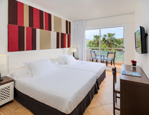 H10 Vintage Salou- Adults Only (16+) - 8 of 25