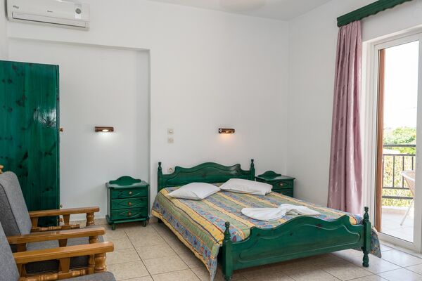 Costas Apartments - Kalamaki, Zante - On The Beach