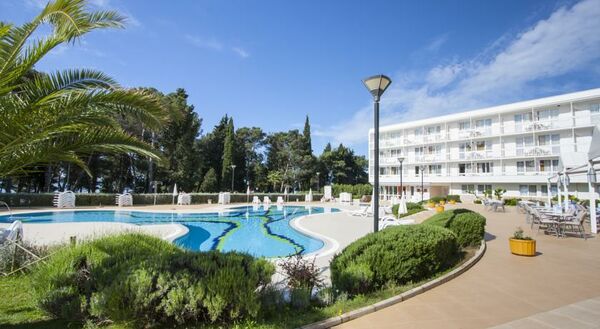 Hotel Laguna - 2 of 13