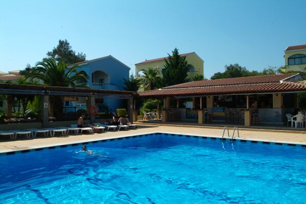 Govino Bay Apartments - Gouvia, Corfu - On The Beach