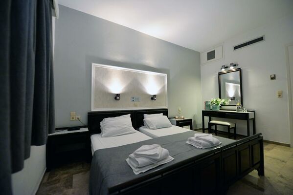 Hotel Anna Apartments - 2 of 15