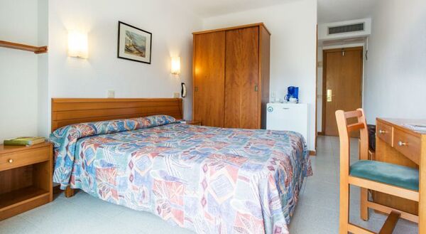 Hostal Residencia Sutimar - 2 of 11