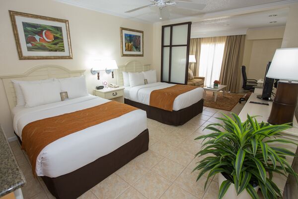 Comfort Suites Paradise Island - 18 of 30