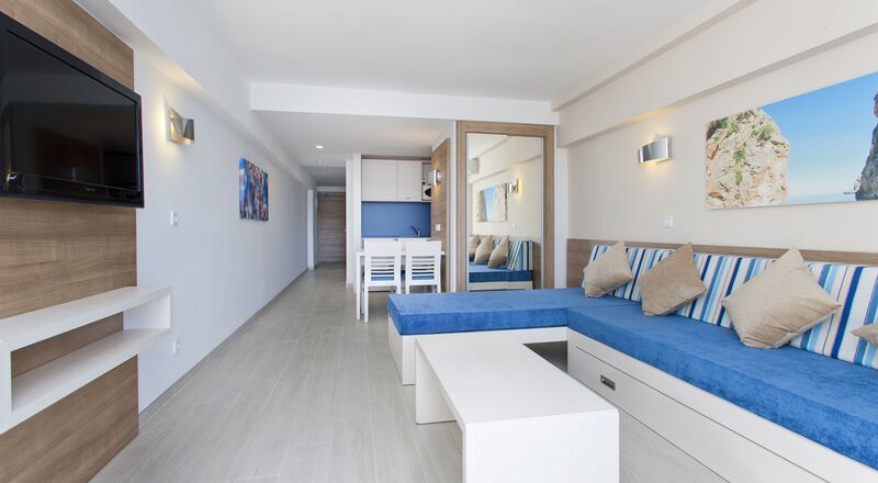 Globales Verdemar Apartments - Santa Ponsa, Majorca - On The Beach