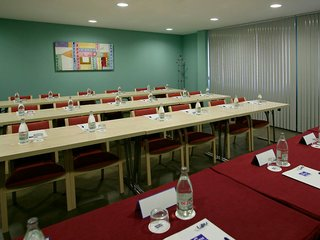 Express By Holiday Inn Madrid-Airport - 2 of 9