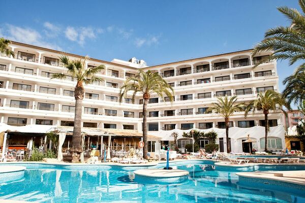 A10 Sol de Alcudia Apartments - Alcudia, Majorca - On The Beach