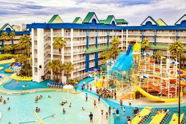 Theme Parks - Holiday Inn & Suites